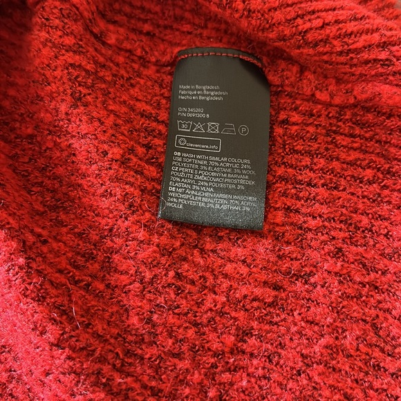 H&M Divided Red Turtleneck Sweater - Picture 4 of 4